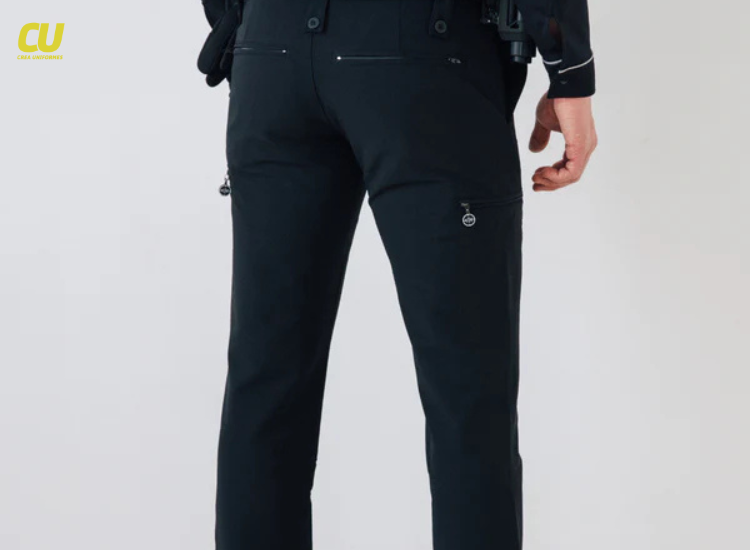 El pantalón de policía que marca la diferencia: comodidad, resistencia y diseño profesional made in Spain